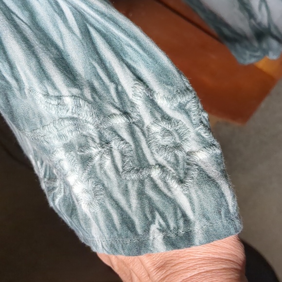 100 rayon embroidered double dyed 3/4 length sleeve mother of pearl button tunic - Picture 4 of 15